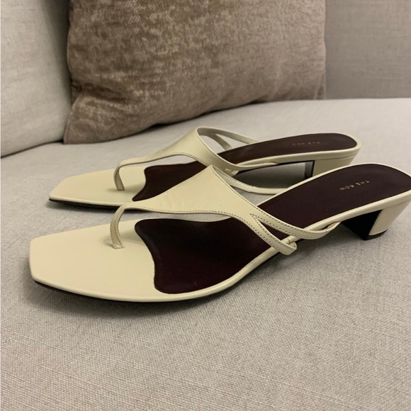 The Row Graphic Thong Kitten Heel in Leather Sandals Size 40 - Picture 6 of 15